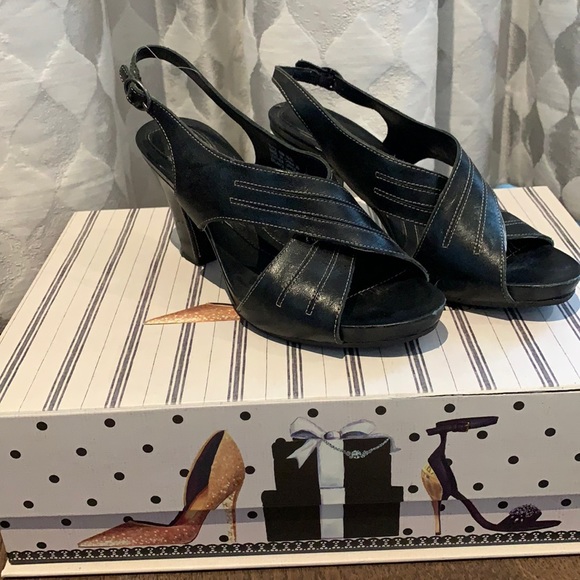 Clarks Artisan Black Heels size 6.5 - Picture 3 of 5